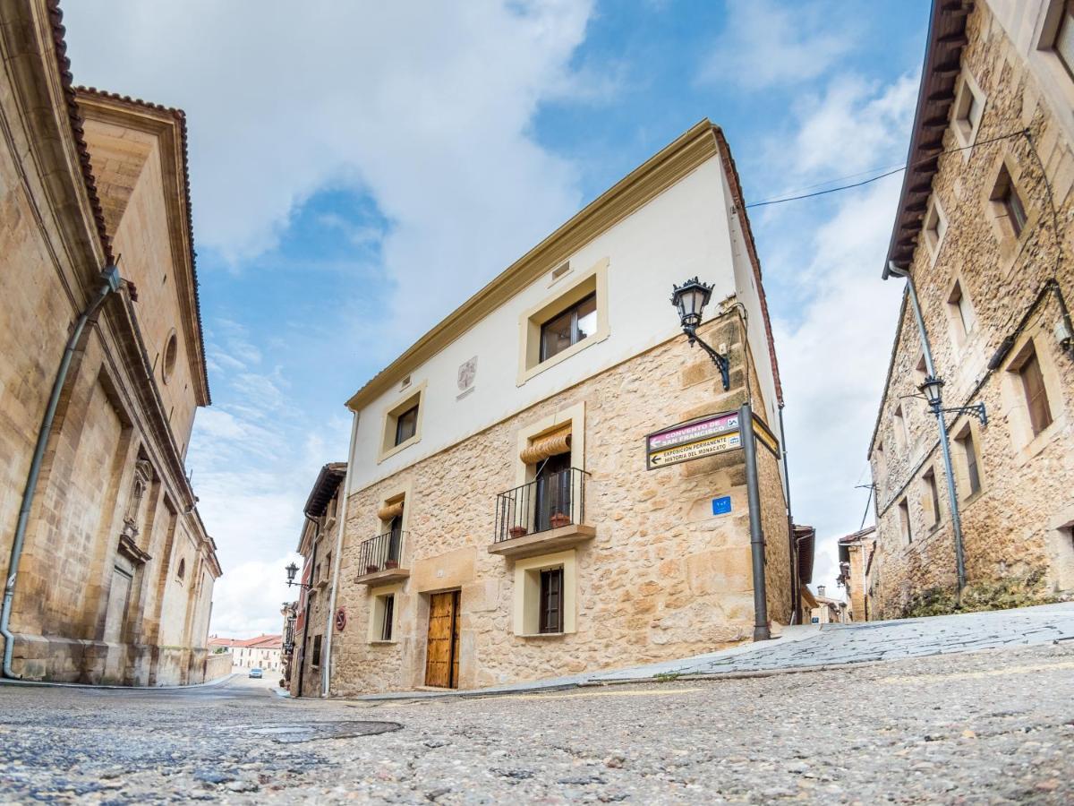Encantadora Casa De Pueblo Con 5 Hab. En Burgos 산토 도밍고 드 실로스 외부 사진